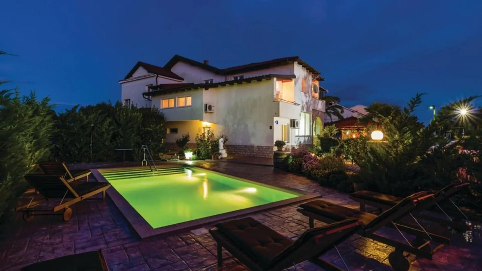Holiday Home Villa Ksenija - Six Bedroom Holiday Home With Pool Debeljak